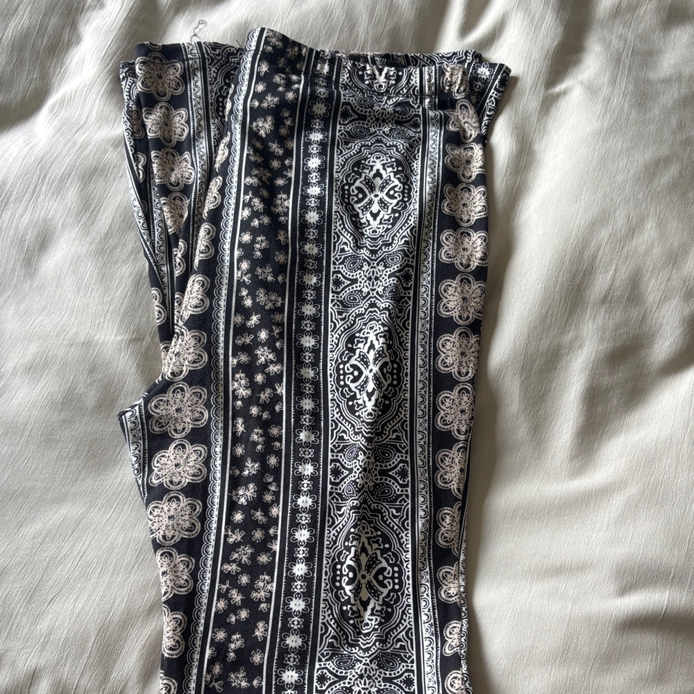 Bohemian Patterned Flare Pants - Picture 4 of 4
